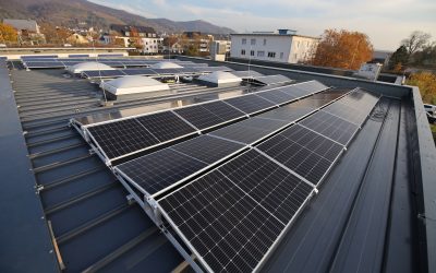 Nachhaltig und zukunftsorientiert – Die CuroCon GmbH installiert eine Photovoltaikanlage auf dem Dach